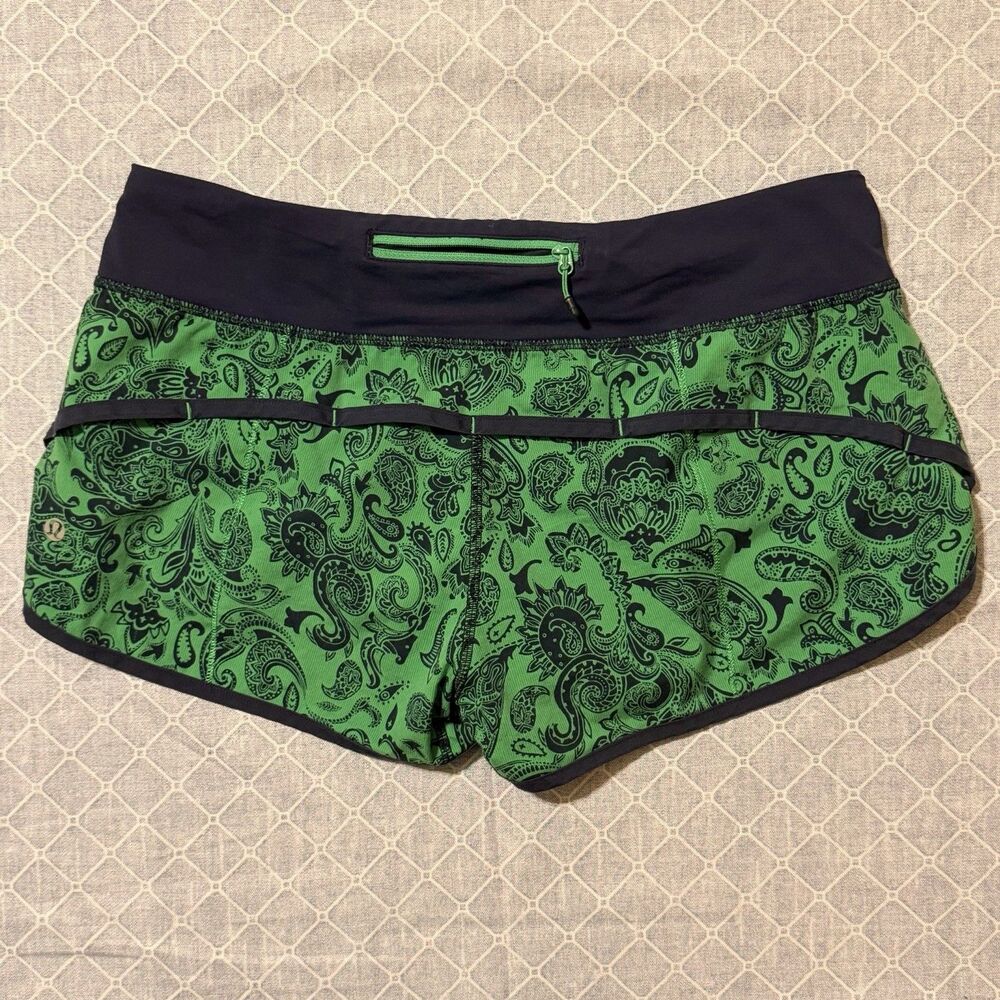 Women's Lululemon Speed Up Running Shorts Size 8 Green Paisley Pattern 2.5”